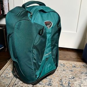Osprey Meridian Wheeled Convertible Luggage 60L/22L very good condition